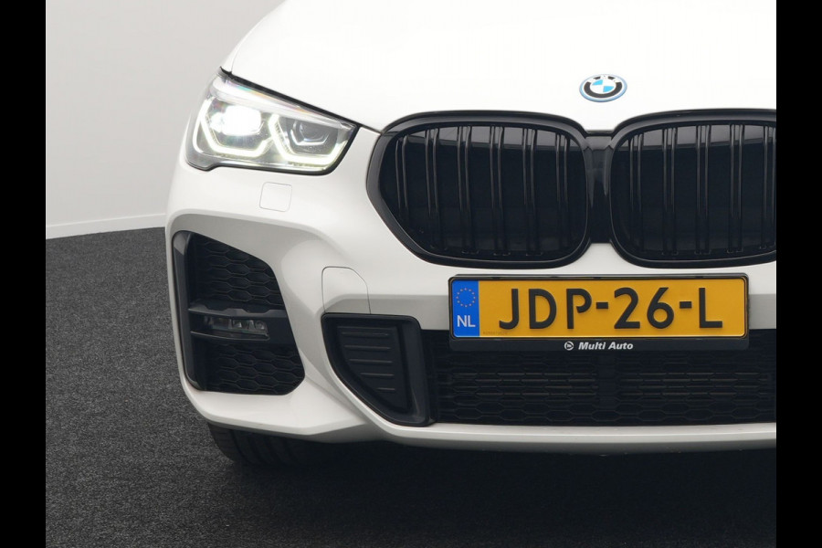 BMW X1 xDrive25e M Sport Plug In Hybrid 222pk Dealer O.H PHEV | Trekhaak Afneembaar | Cruise Control | Lederen Sportstoelen Verwarmd | Bluetooth | Sfeerverlichting | Sportstuur Leder | Navigatie | DAB | 18" LM |