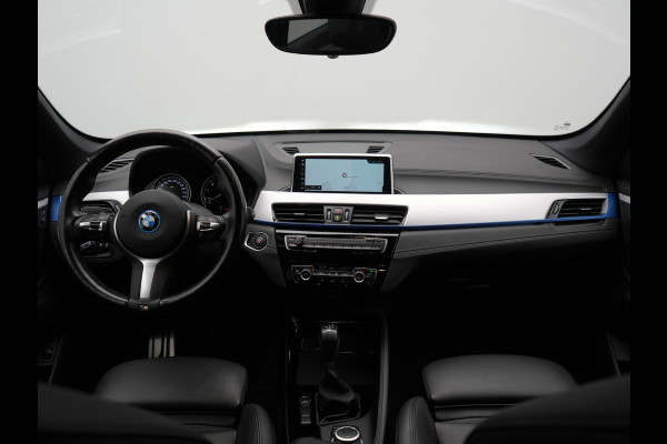 BMW X1 xDrive25e M Sport Plug In Hybrid 222pk Dealer O.H PHEV | Trekhaak Afneembaar | Cruise Control | Lederen Sportstoelen Verwarmd | Bluetooth | Sfeerverlichting | Sportstuur Leder | Navigatie | DAB | 18" LM |