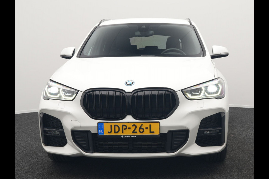 BMW X1 xDrive25e M Sport Plug In Hybrid 222pk Dealer O.H PHEV | Trekhaak Afneembaar | Cruise Control | Lederen Sportstoelen Verwarmd | Bluetooth | Sfeerverlichting | Sportstuur Leder | Navigatie | DAB | 18" LM |