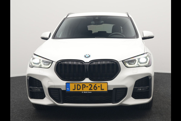 BMW X1 xDrive25e M Sport Plug In Hybrid 222pk Dealer O.H PHEV | Trekhaak Afneembaar | Cruise Control | Lederen Sportstoelen Verwarmd | Bluetooth | Sfeerverlichting | Sportstuur Leder | Navigatie | DAB | 18" LM |
