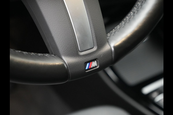 BMW X1 xDrive25e M Sport Plug In Hybrid 222pk Dealer O.H PHEV | Trekhaak Afneembaar | Cruise Control | Lederen Sportstoelen Verwarmd | Bluetooth | Sfeerverlichting | Sportstuur Leder | Navigatie | DAB | 18" LM |