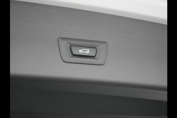 BMW X1 xDrive25e M Sport Plug In Hybrid 222pk Dealer O.H PHEV | Trekhaak Afneembaar | Cruise Control | Lederen Sportstoelen Verwarmd | Bluetooth | Sfeerverlichting | Sportstuur Leder | Navigatie | DAB | 18" LM |