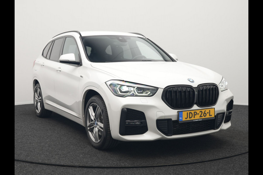 BMW X1 xDrive25e M Sport Plug In Hybrid 222pk Dealer O.H PHEV | Trekhaak Afneembaar | Cruise Control | Lederen Sportstoelen Verwarmd | Bluetooth | Sfeerverlichting | Sportstuur Leder | Navigatie | DAB | 18" LM |