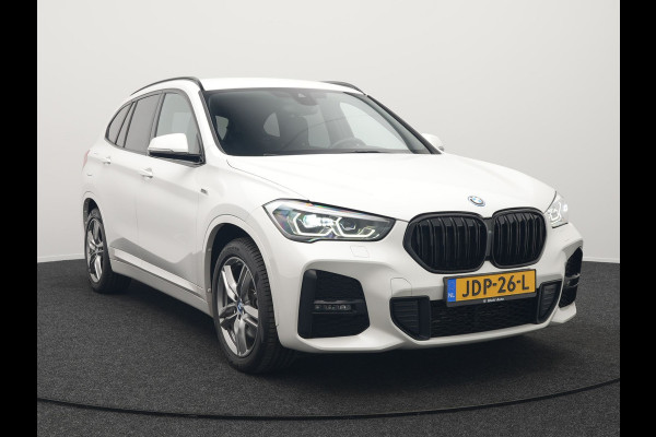 BMW X1 xDrive25e M Sport Plug In Hybrid 222pk Dealer O.H PHEV | Trekhaak Afneembaar | Cruise Control | Lederen Sportstoelen Verwarmd | Bluetooth | Sfeerverlichting | Sportstuur Leder | Navigatie | DAB | 18" LM |