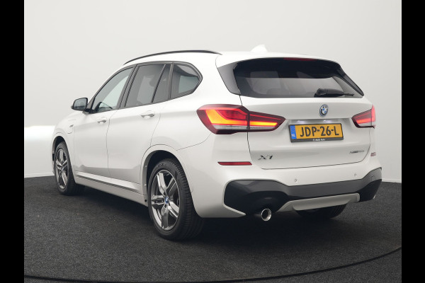 BMW X1 xDrive25e M Sport Plug In Hybrid 222pk Dealer O.H PHEV | Trekhaak Afneembaar | Cruise Control | Lederen Sportstoelen Verwarmd | Bluetooth | Sfeerverlichting | Sportstuur Leder | Navigatie | DAB | 18" LM |