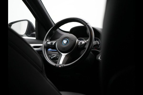 BMW X1 xDrive25e M Sport Plug In Hybrid 222pk Dealer O.H PHEV | Trekhaak Afneembaar | Cruise Control | Lederen Sportstoelen Verwarmd | Bluetooth | Sfeerverlichting | Sportstuur Leder | Navigatie | DAB | 18" LM |