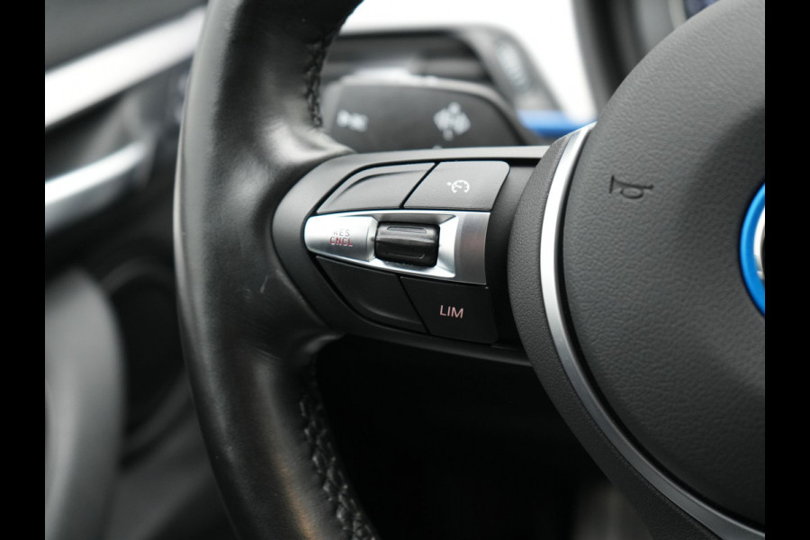 BMW X1 xDrive25e M Sport Plug In Hybrid 222pk Dealer O.H PHEV | Trekhaak Afneembaar | Cruise Control | Lederen Sportstoelen Verwarmd | Bluetooth | Sfeerverlichting | Sportstuur Leder | Navigatie | DAB | 18" LM |