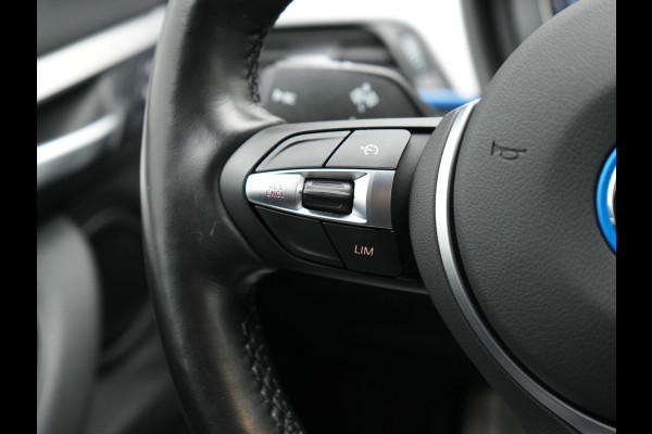 BMW X1 xDrive25e M Sport Plug In Hybrid 222pk Dealer O.H PHEV | Trekhaak Afneembaar | Cruise Control | Lederen Sportstoelen Verwarmd | Bluetooth | Sfeerverlichting | Sportstuur Leder | Navigatie | DAB | 18" LM |