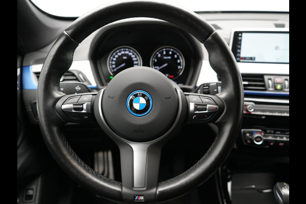 BMW X1 xDrive25e M Sport Plug In Hybrid 222pk Dealer O.H PHEV | Trekhaak Afneembaar | Cruise Control | Lederen Sportstoelen Verwarmd | Bluetooth | Sfeerverlichting | Sportstuur Leder | Navigatie | DAB | 18" LM |