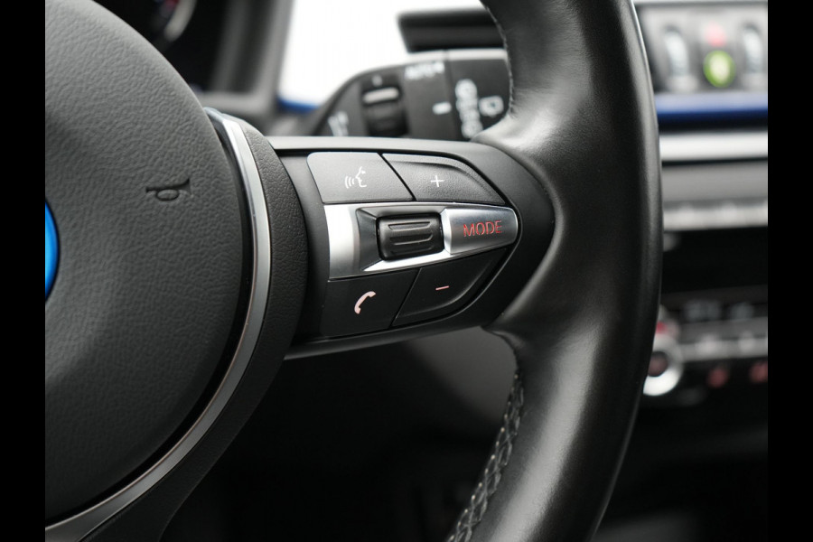 BMW X1 xDrive25e M Sport Plug In Hybrid 222pk Dealer O.H PHEV | Trekhaak Afneembaar | Cruise Control | Lederen Sportstoelen Verwarmd | Bluetooth | Sfeerverlichting | Sportstuur Leder | Navigatie | DAB | 18" LM |