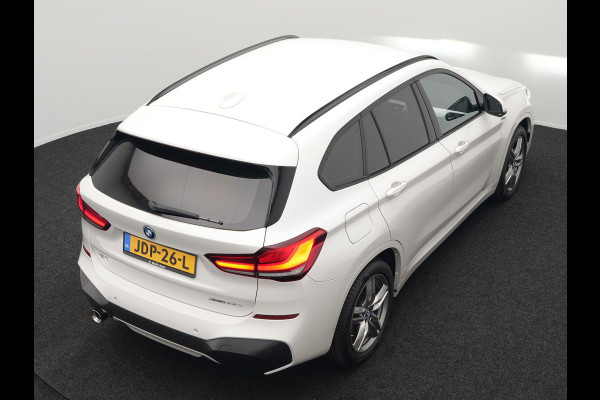 BMW X1 xDrive25e M Sport Plug In Hybrid 222pk Dealer O.H PHEV | Trekhaak Afneembaar | Cruise Control | Lederen Sportstoelen Verwarmd | Bluetooth | Sfeerverlichting | Sportstuur Leder | Navigatie | DAB | 18" LM |