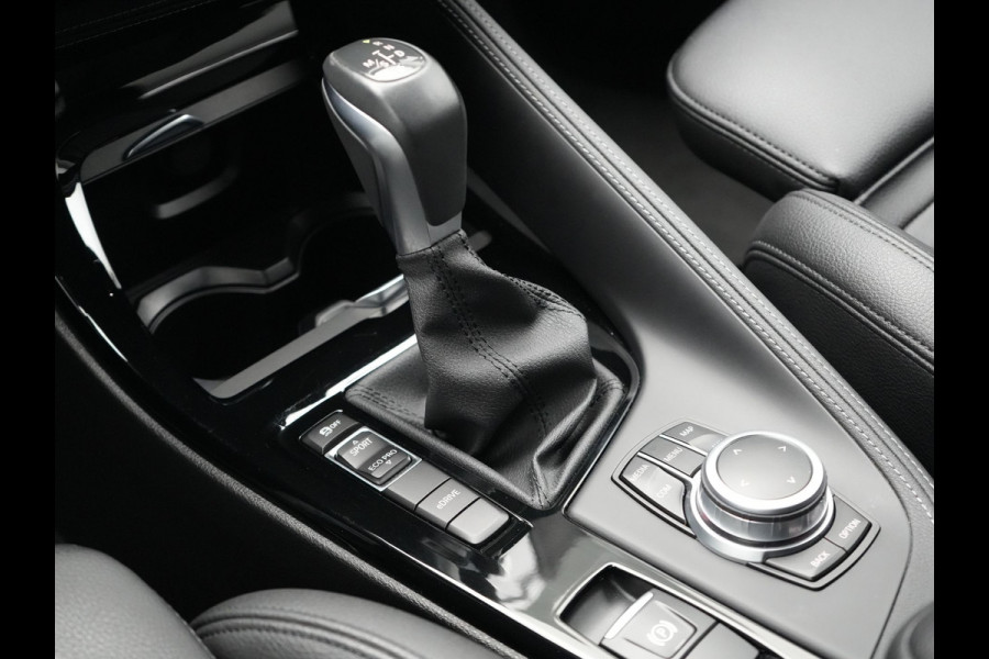 BMW X1 xDrive25e M Sport Plug In Hybrid 222pk Dealer O.H PHEV | Trekhaak Afneembaar | Cruise Control | Lederen Sportstoelen Verwarmd | Bluetooth | Sfeerverlichting | Sportstuur Leder | Navigatie | DAB | 18" LM |