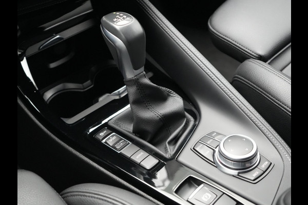 BMW X1 xDrive25e M Sport Plug In Hybrid 222pk Dealer O.H PHEV | Trekhaak Afneembaar | Cruise Control | Lederen Sportstoelen Verwarmd | Bluetooth | Sfeerverlichting | Sportstuur Leder | Navigatie | DAB | 18" LM |