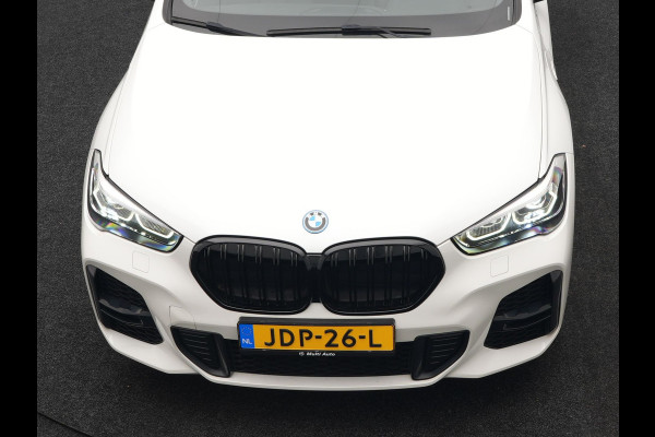 BMW X1 xDrive25e M Sport Plug In Hybrid 222pk Dealer O.H PHEV | Trekhaak Afneembaar | Cruise Control | Lederen Sportstoelen Verwarmd | Bluetooth | Sfeerverlichting | Sportstuur Leder | Navigatie | DAB | 18" LM |
