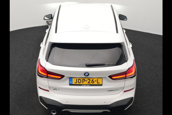 BMW X1 xDrive25e M Sport Plug In Hybrid 222pk Dealer O.H PHEV | Trekhaak Afneembaar | Cruise Control | Lederen Sportstoelen Verwarmd | Bluetooth | Sfeerverlichting | Sportstuur Leder | Navigatie | DAB | 18" LM |