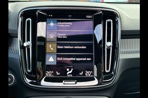 Volvo XC40 2.0 B3 R-Design | SkyRoof | Pilot Assist| Park Assist | 18" Lm-velgen | Two Tone Lak | Apple Carplay / Android Auto