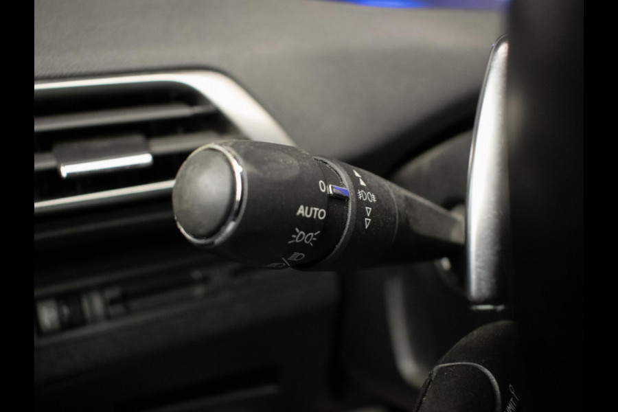 Peugeot 5008 1.2 PureTech Allure Sport (APPLE CARPLAY,NAVI,LED,CAMERA,360 VIEW,LEDER,GETINT,CRUISE,CLIMATE,SPORTSTOELEN,LM VELGEN)