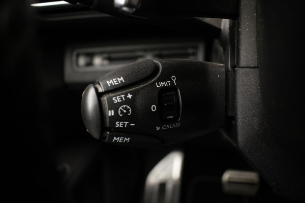 Peugeot 5008 1.2 PureTech Allure Sport (APPLE CARPLAY,NAVI,LED,CAMERA,360 VIEW,LEDER,GETINT,CRUISE,CLIMATE,SPORTSTOELEN,LM VELGEN)