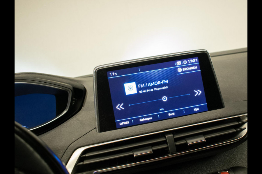 Peugeot 5008 1.2 PureTech Allure Sport (APPLE CARPLAY,NAVI,LED,CAMERA,360 VIEW,LEDER,GETINT,CRUISE,CLIMATE,SPORTSTOELEN,LM VELGEN)