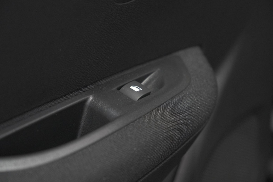 Peugeot 208 PureTech 100 EAT8 Active Pack | Parkeersensoren | Apple Carplay | Airco
