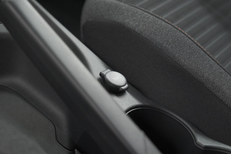 Peugeot 208 PureTech 100 EAT8 Active Pack | Parkeersensoren | Apple Carplay | Airco