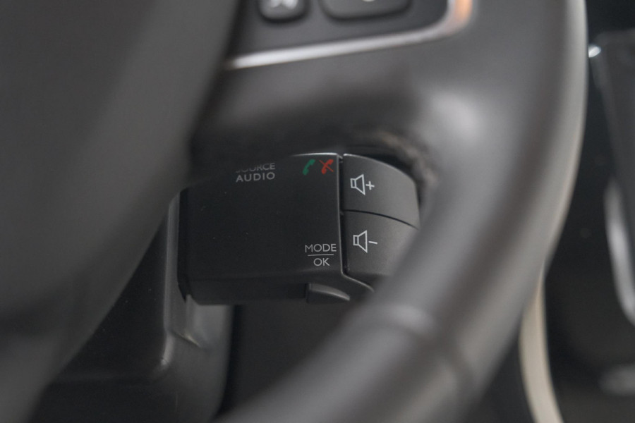 Renault Captur TCe 90 Limited | Parkeersensoren | Navigatie | Airco