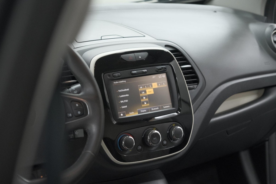 Renault Captur TCe 90 Limited | Parkeersensoren | Navigatie | Airco
