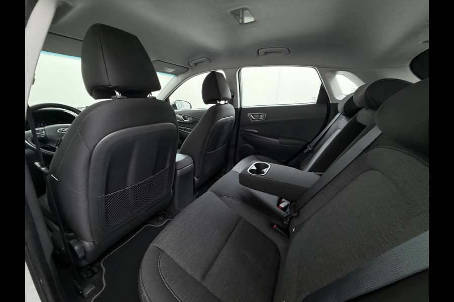 Hyundai Kona EV 64kWh Warmtepomp Adap.Cruise Navi Ecc Camera Pdc Trekhaak Krell®-Audio Apple Carplay Android Auto Comfort SOH 100% Lane Assist DAB Led Lmv 17" Regen-Lichtsensor Keyless 1e Eigenaar Origineel Nederlandse Auto