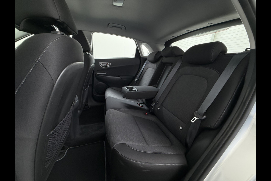 Hyundai Kona EV 64kWh Warmtepomp Adap.Cruise Navi Ecc Camera Pdc Trekhaak Krell®-Audio Apple Carplay Android Auto Comfort SOH 100% Lane Assist DAB Led Lmv 17" Regen-Lichtsensor Keyless 1e Eigenaar Origineel Nederlandse Auto