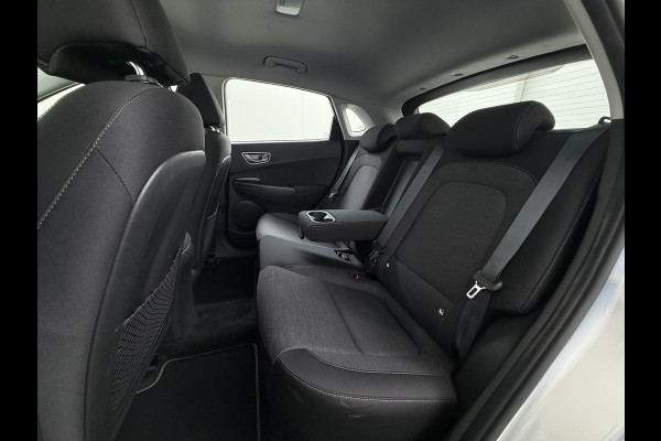 Hyundai Kona EV 64kWh Warmtepomp Adap.Cruise Navi Ecc Camera Pdc Trekhaak Krell®-Audio Apple Carplay Android Auto Comfort SOH 100% Lane Assist DAB Led Lmv 17" Regen-Lichtsensor Keyless 1e Eigenaar Origineel Nederlandse Auto