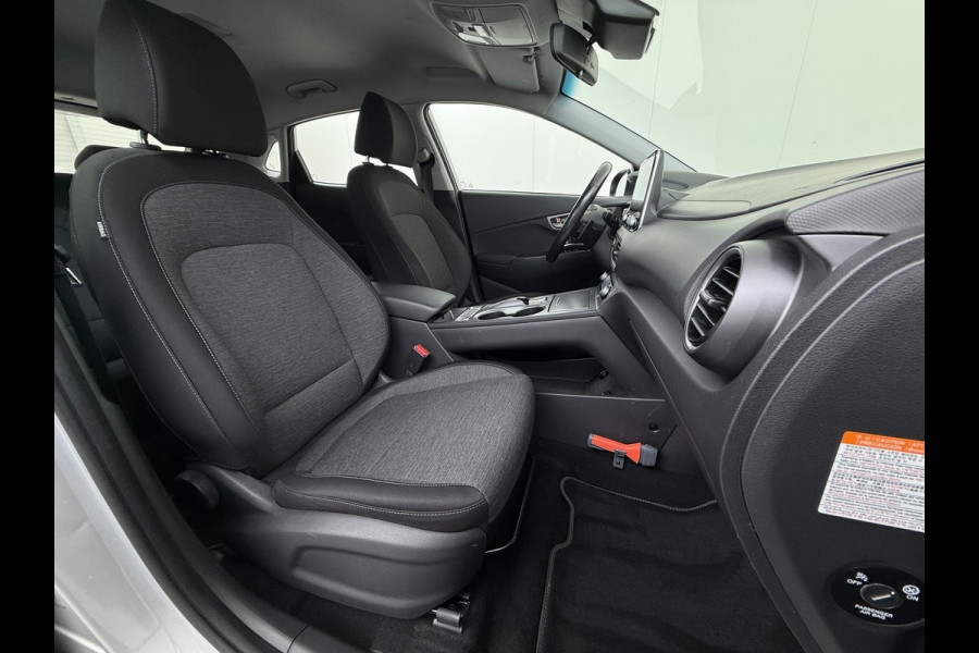 Hyundai Kona EV 64kWh Warmtepomp Adap.Cruise Navi Ecc Camera Pdc Trekhaak Krell®-Audio Apple Carplay Android Auto Comfort SOH 100% Lane Assist DAB Led Lmv 17" Regen-Lichtsensor Keyless 1e Eigenaar Origineel Nederlandse Auto