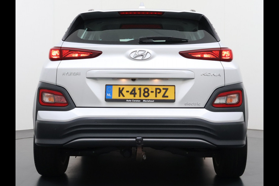 Hyundai Kona EV 64kWh Warmtepomp Adap.Cruise Navi Ecc Camera Pdc Trekhaak Krell®-Audio Apple Carplay Android Auto Comfort SOH 100% Lane Assist DAB Led Lmv 17" Regen-Lichtsensor Keyless 1e Eigenaar Origineel Nederlandse Auto