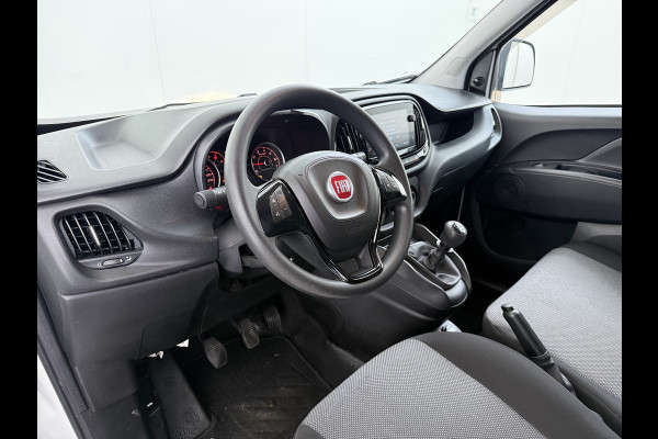 Fiat Doblò Cargo Trekking 1.6JTD 105PK L2H1 3-Peroons Airco Navi* Apple Carplay Android Auto Bluetooth S Trekking Euro 6 Betonplex Vloer Wandbetimmering Schuifdeur Origineel Nederlandse Auto 984kg laadvermogen! 1300kg trekvermogen!