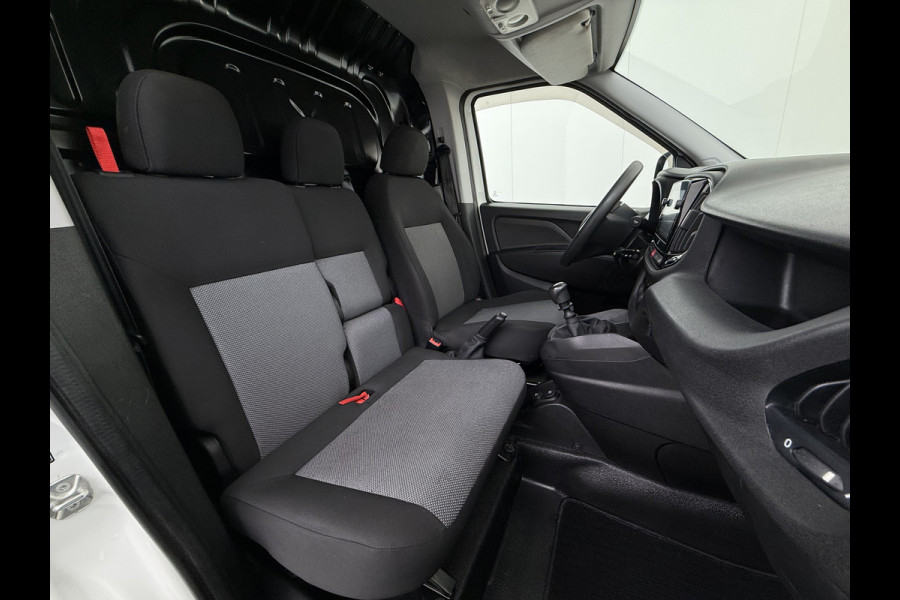 Fiat Doblò Cargo Trekking 1.6JTD 105PK L2H1 3-Peroons Airco Navi* Apple Carplay Android Auto Bluetooth S Trekking Euro 6 Betonplex Vloer Wandbetimmering Schuifdeur Origineel Nederlandse Auto 984kg laadvermogen! 1300kg trekvermogen!