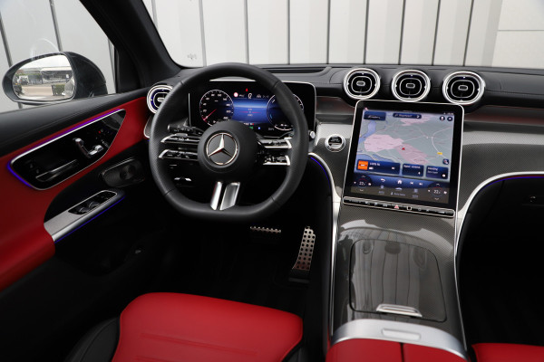 Mercedes-Benz GLC 300e AMG 4-Matic | 313PK | Achterasbesturing | Luchtvering | Head-up | Pano | Keyles-go | Sfeerverlichting | Distronic | Burmest