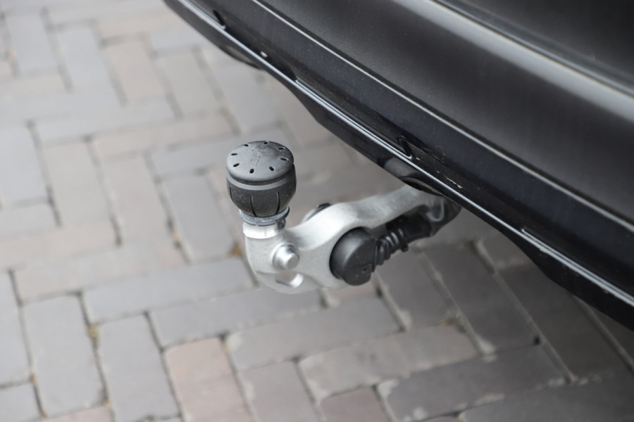 Mercedes-Benz GLC 300e AMG 4-Matic | 313PK | Achterasbesturing | Luchtvering | Head-up | Pano | Keyles-go | Sfeerverlichting | Distronic | Burmest