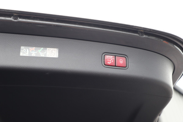 Mercedes-Benz GLC 300e AMG 4-Matic | 313PK | Achterasbesturing | Luchtvering | Head-up | Pano | Keyles-go | Sfeerverlichting | Distronic | Burmest