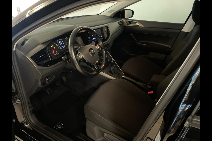 Volkswagen Polo 1.0 TSI Comfortline 95PK AIRCO NAVI CRUISE APPLE CARPLAY NIEUWE VELG LED MULTI STUUR PRIVACY GLAS ZEER NETTE AUTO