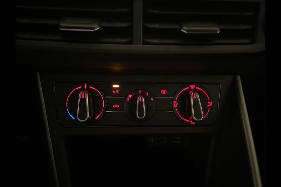 Volkswagen Polo 1.0 TSI Comfortline 95PK AIRCO NAVI CRUISE APPLE CARPLAY NIEUWE VELG LED MULTI STUUR PRIVACY GLAS ZEER NETTE AUTO