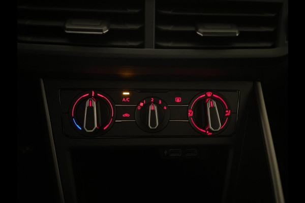 Volkswagen Polo 1.0 TSI Comfortline 95PK AIRCO NAVI CRUISE APPLE CARPLAY NIEUWE VELG LED MULTI STUUR PRIVACY GLAS ZEER NETTE AUTO