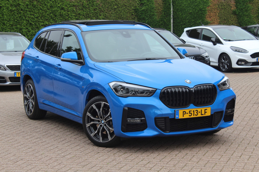 BMW X1 xDrive25e eDrive Ed. M Sport / Trekhaak / Panoramadak / Camera / Head-up / 19'' / Memory seats / Leder / Stuurverwarming / Navigatie / DAB / Stoelverwarming / Cruise Control