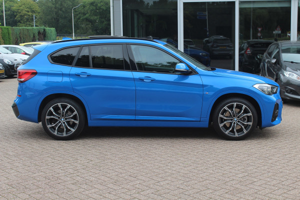 BMW X1 xDrive25e eDrive Ed. M Sport / Trekhaak / Panoramadak / Camera / Head-up / 19'' / Memory seats / Leder / Stuurverwarming / Navigatie / DAB / Stoelverwarming / Cruise Control