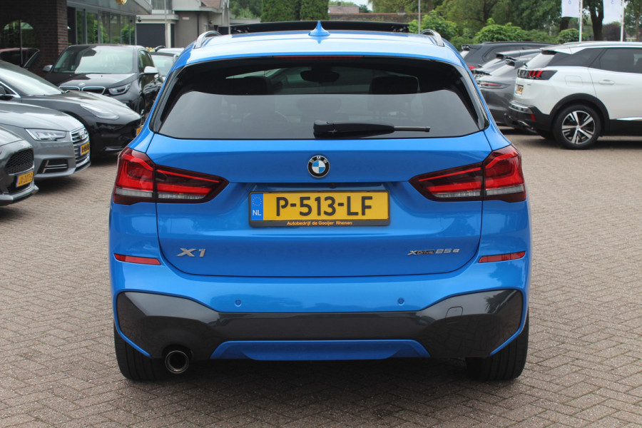 BMW X1 xDrive25e eDrive Ed. M Sport / Trekhaak / Panoramadak / Camera / Head-up / 19'' / Memory seats / Leder / Stuurverwarming / Navigatie / DAB / Stoelverwarming / Cruise Control