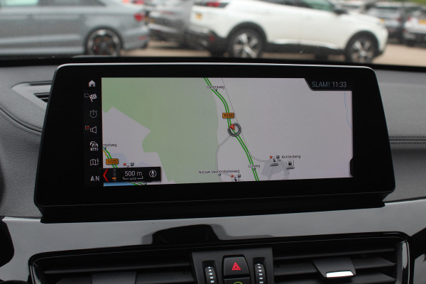 BMW X1 xDrive25e eDrive Ed. M Sport / Trekhaak / Panoramadak / Camera / Head-up / 19'' / Memory seats / Leder / Stuurverwarming / Navigatie / DAB / Stoelverwarming / Cruise Control