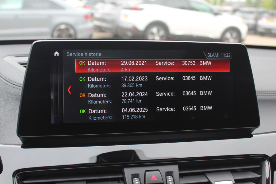 BMW X1 xDrive25e eDrive Ed. M Sport / Trekhaak / Panoramadak / Camera / Head-up / 19'' / Memory seats / Leder / Stuurverwarming / Navigatie / DAB / Stoelverwarming / Cruise Control