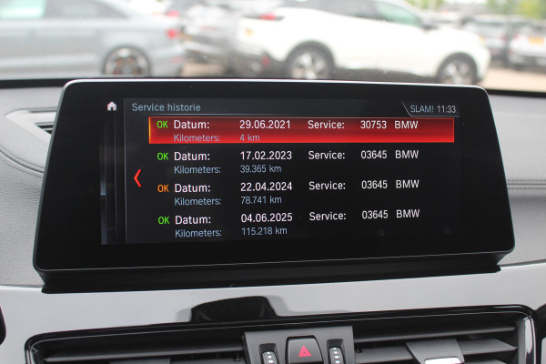 BMW X1 xDrive25e eDrive Ed. M Sport / Trekhaak / Panoramadak / Camera / Head-up / 19'' / Memory seats / Leder / Stuurverwarming / Navigatie / DAB / Stoelverwarming / Cruise Control