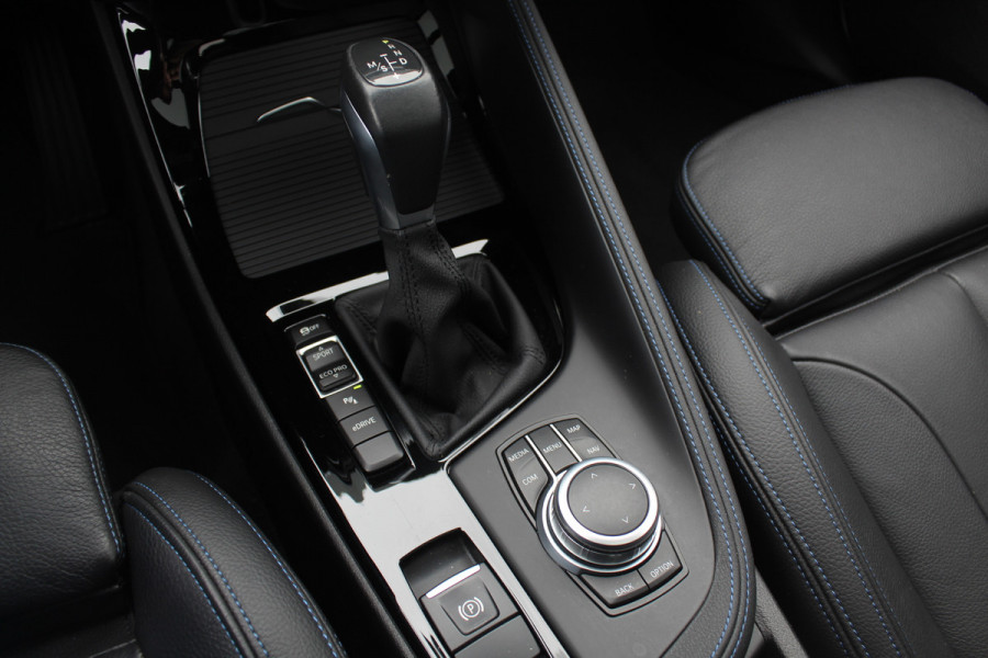 BMW X1 xDrive25e eDrive Ed. M Sport / Trekhaak / Panoramadak / Camera / Head-up / 19'' / Memory seats / Leder / Stuurverwarming / Navigatie / DAB / Stoelverwarming / Cruise Control