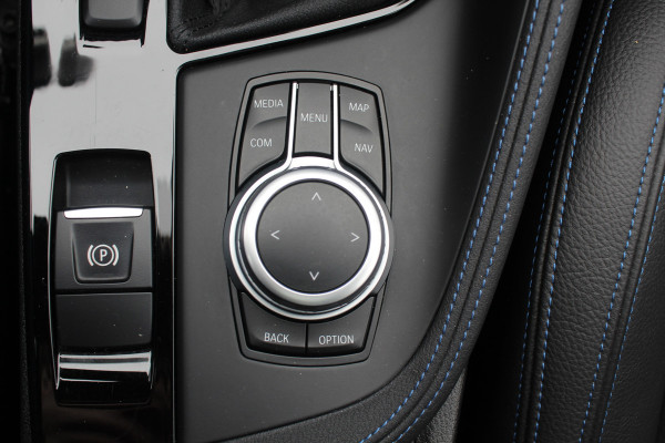 BMW X1 xDrive25e eDrive Ed. M Sport / Trekhaak / Panoramadak / Camera / Head-up / 19'' / Memory seats / Leder / Stuurverwarming / Navigatie / DAB / Stoelverwarming / Cruise Control