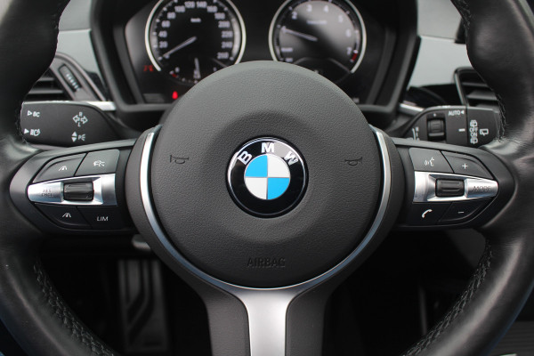 BMW X1 xDrive25e eDrive Ed. M Sport / Trekhaak / Panoramadak / Camera / Head-up / 19'' / Memory seats / Leder / Stuurverwarming / Navigatie / DAB / Stoelverwarming / Cruise Control