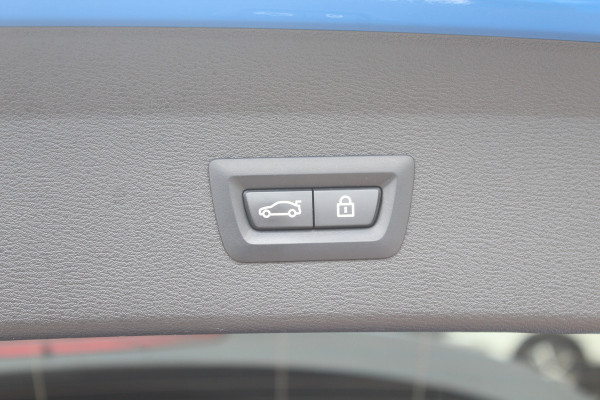 BMW X1 xDrive25e eDrive Ed. M Sport / Trekhaak / Panoramadak / Camera / Head-up / 19'' / Memory seats / Leder / Stuurverwarming / Navigatie / DAB / Stoelverwarming / Cruise Control